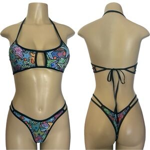 Vibrant Paisley Floral Bikini with Sporty Keyhole Top